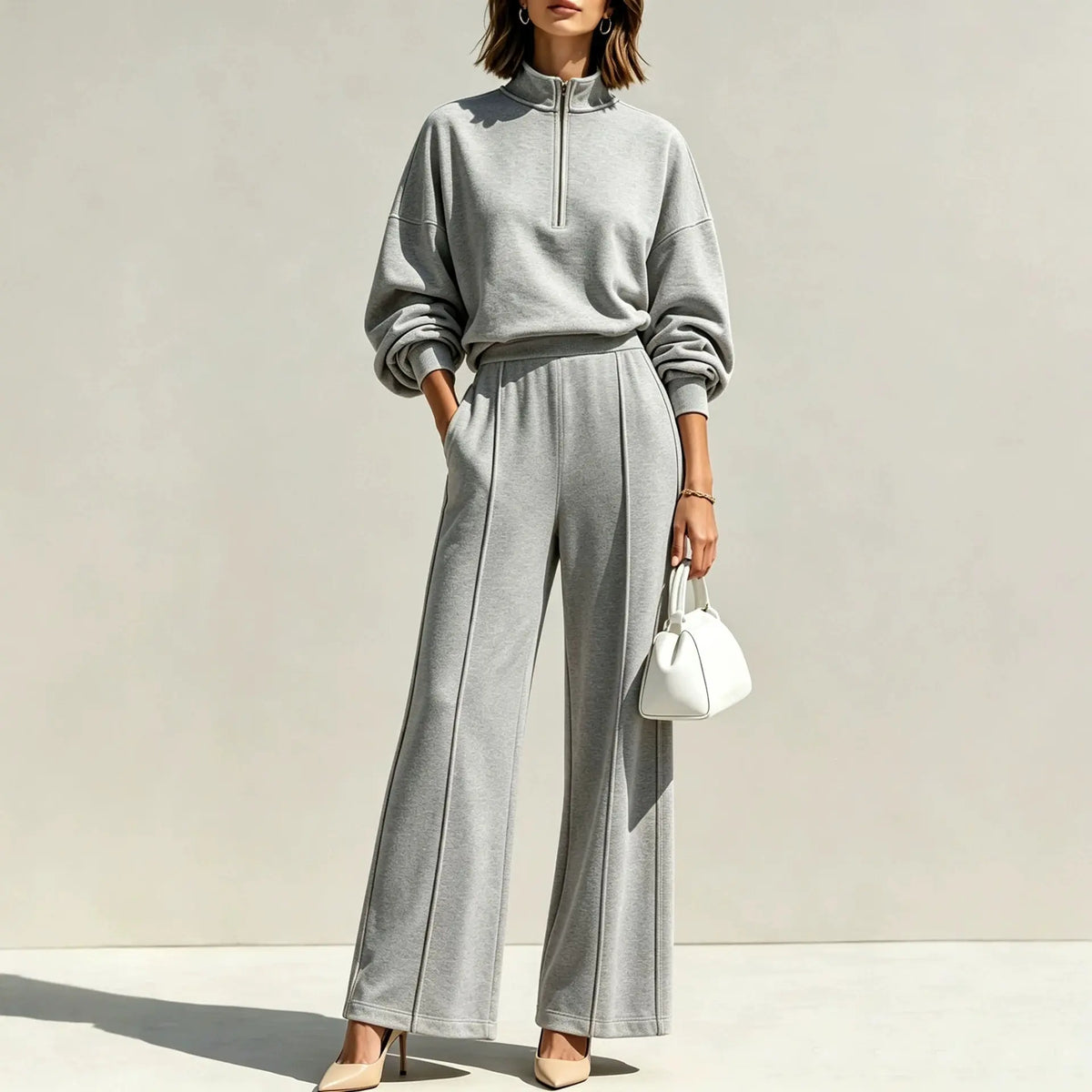 Ensemble femme gris avec sweat à col montant et pantalon large SecretBombe