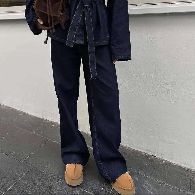 Ensemble jean femme avec veste ceinturée et pantalon large bleu foncé SecretBombe