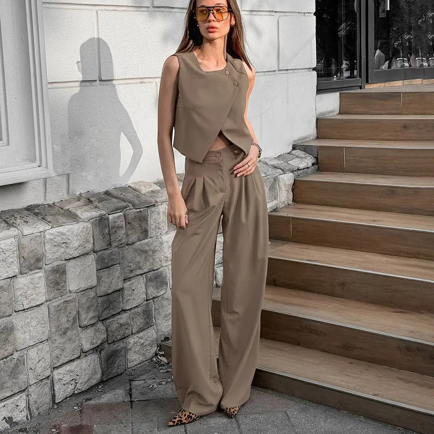 Look working girl taupe SecretBombe ensemble femme élégant bureau et rendez-vous