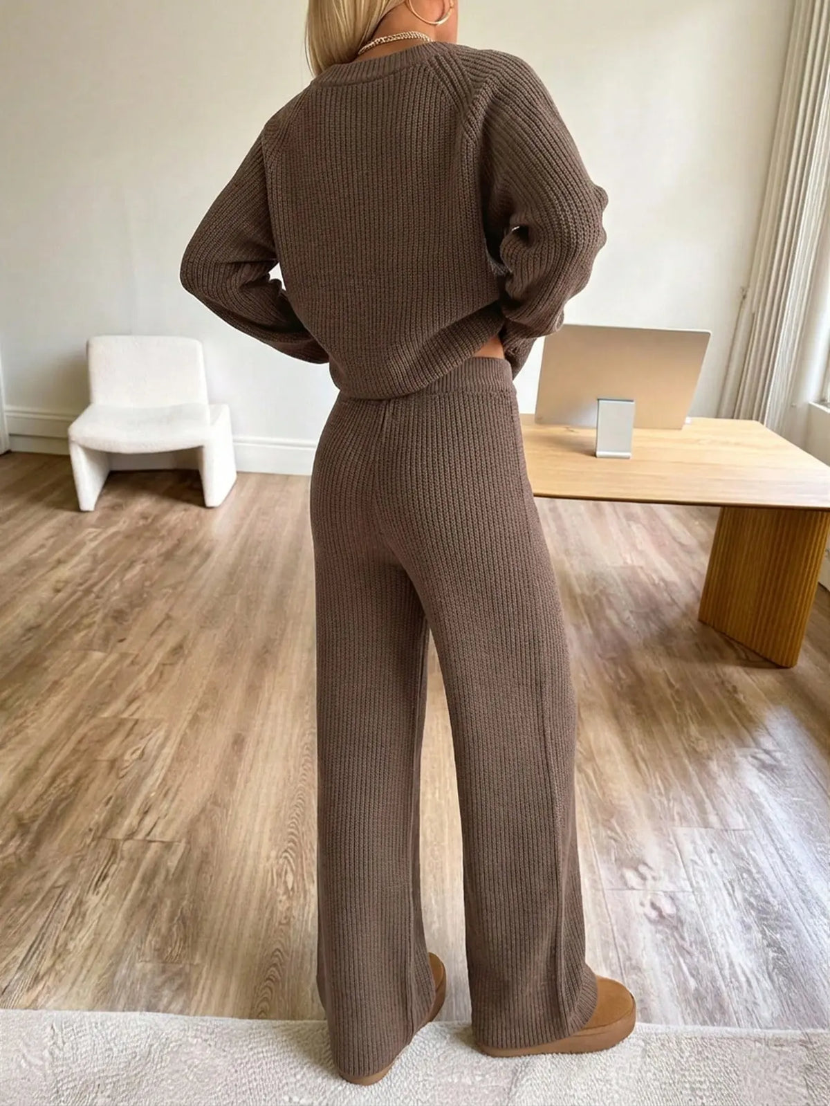 Vue arrière de l'ensemble femme marron avec haut ample et pantalon large SecretBombe