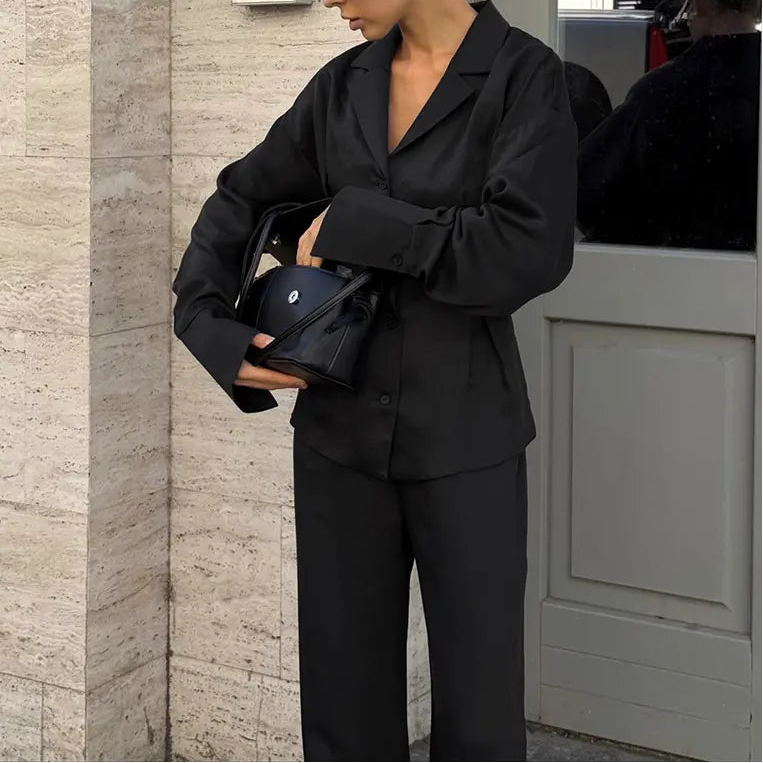 Ensemble tailleur femme noir avec blazer élégant et pantalon ample SecretBombe