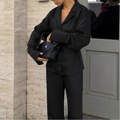 Ensemble tailleur femme noir avec blazer élégant et pantalon ample SecretBombe