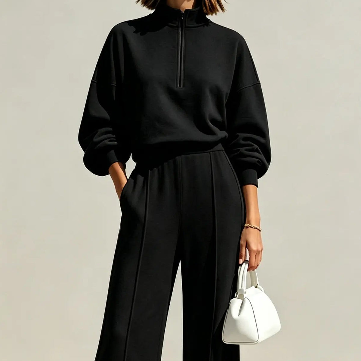 Ensemble femme noir avec sweat à demi-zip et pantalon large SecretBombe