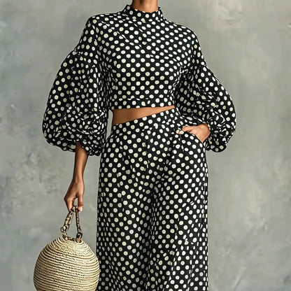 Ensemble femme noir à pois blancs avec haut court à manches bouffantes et pantalon large SecretBombe