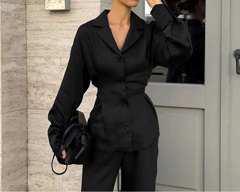 Ensemble tailleur femme noir avec blazer élégant et pantalon ample SecretBombe