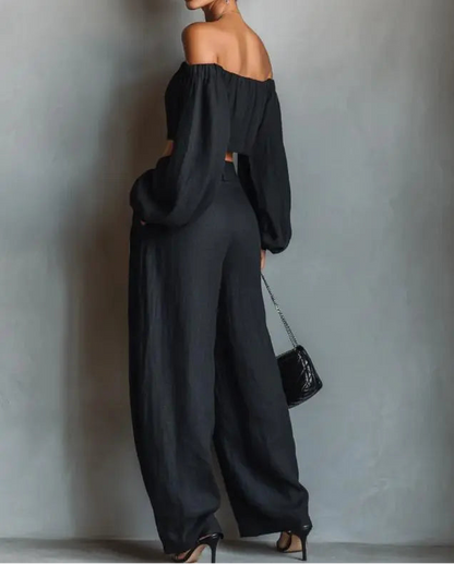 Vue de profil de l'ensemble femme noir avec haut court et pantalon large SecretBombe
