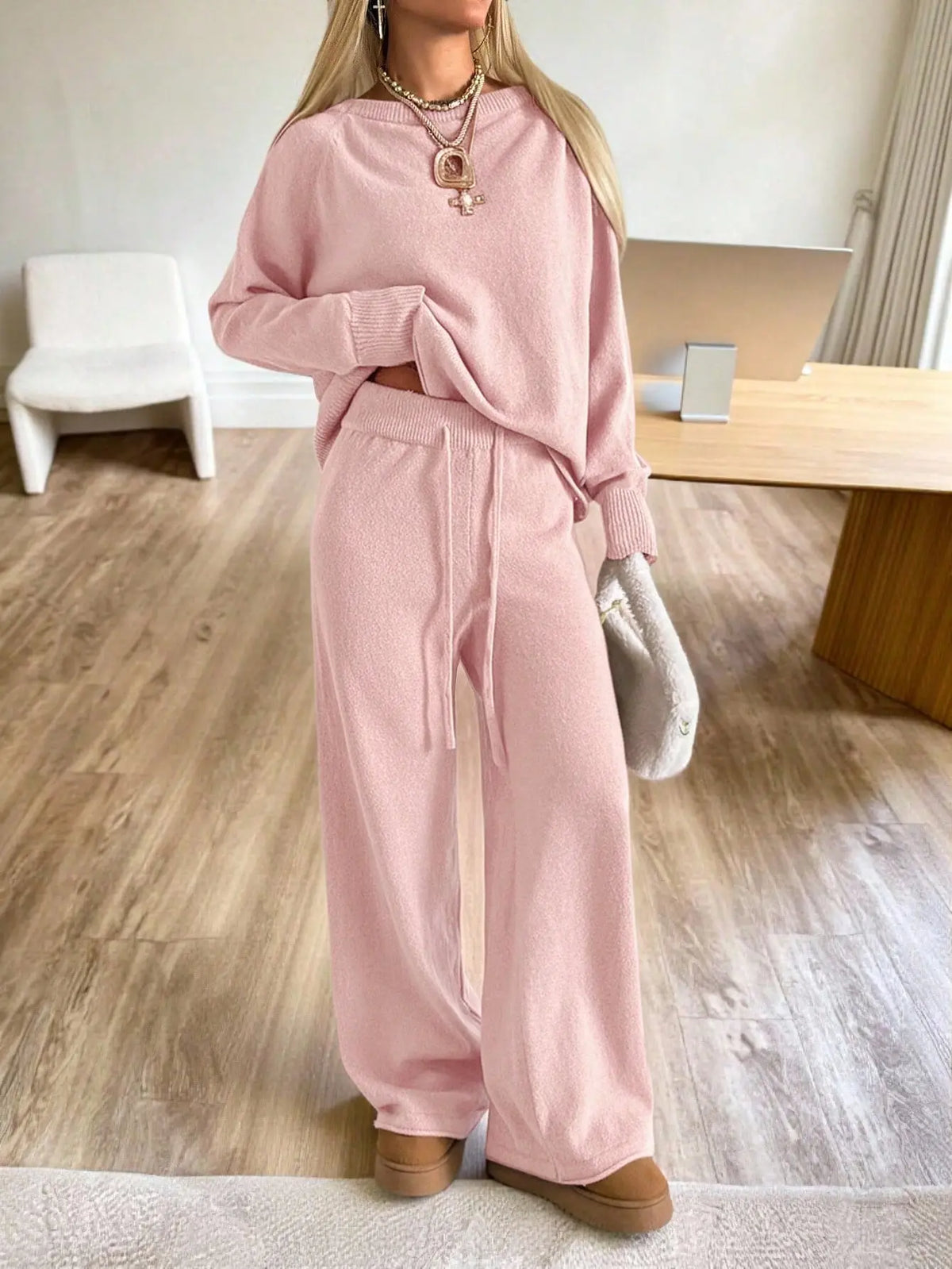 Ensemble femme rose avec haut ample à manches longues et pantalon large SecretBombe