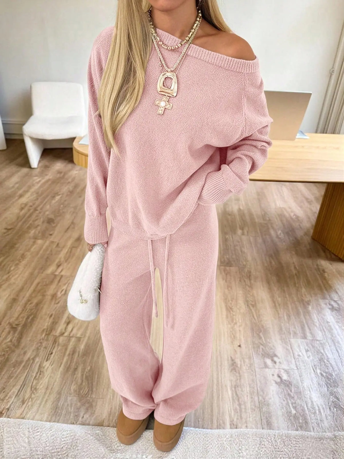 Ensemble femme rose avec haut à épaules dénudées et pantalon ample SecretBombe