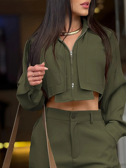 Ensemble femme vert kaki avec chemise courte et pantalon large SecretBombe