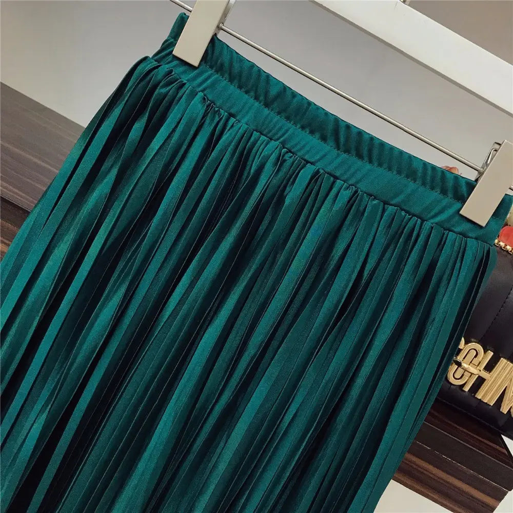 Haut Blanc Basique Avec Détail En Sequins Colorés + Jupe Longue Plissée Vert Émeraude Ultra Tendance Disponible en Couleur Blanc (Haut) + Jupe Vert Émeraude