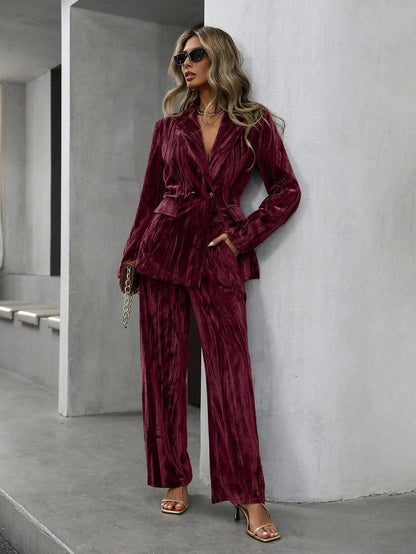 Tailleur femme bordeaux en velours avec blazer à col revers et pantalon large SecretBombe