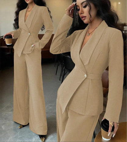 Ensemble tailleur femme beige avec veste boutonnée et pantalon large SecretBombe