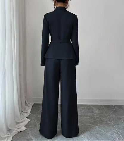 Vue arrière de l'ensemble tailleur femme bleu marine SecretBombe
