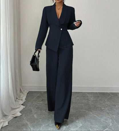 Vue de face de l'ensemble tailleur femme bleu marine SecretBombe