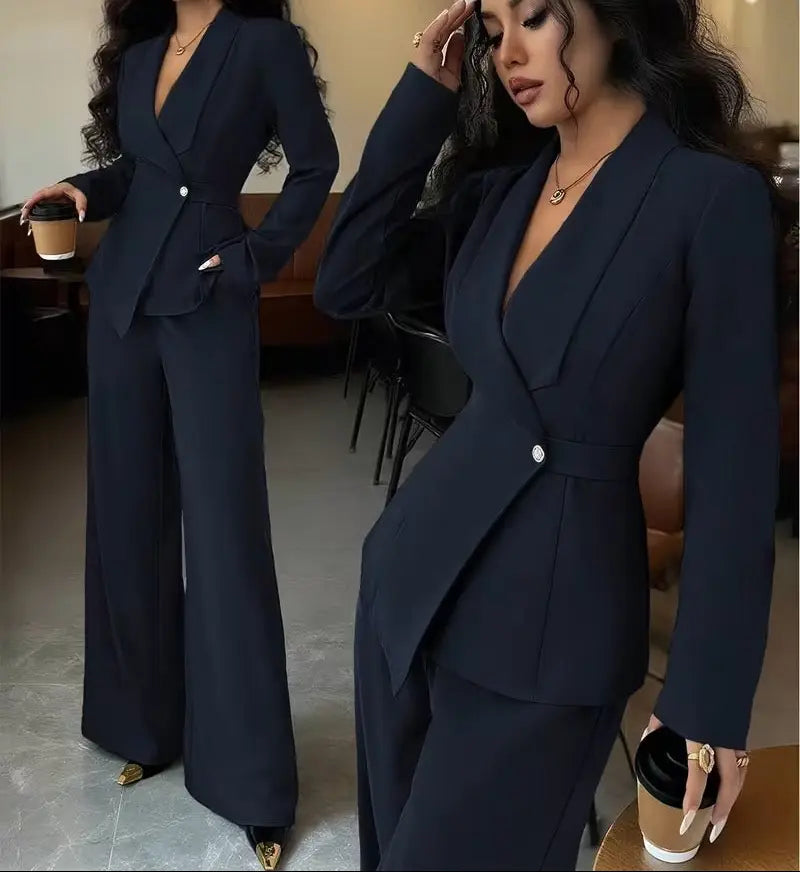 Ensemble tailleur femme bleu marine avec veste cintrée et pantalon large SecretBombe