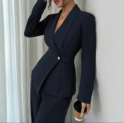 Ensemble tailleur femme bleu marine à veste cintrée pour une tenue élégante SecretBombe