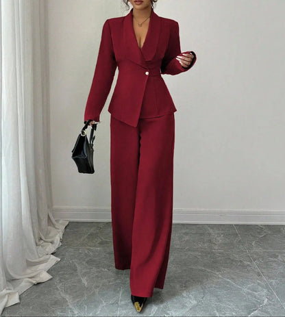 Ensemble tailleur femme rouge avec veste cintrée pour un look chic SecretBombe