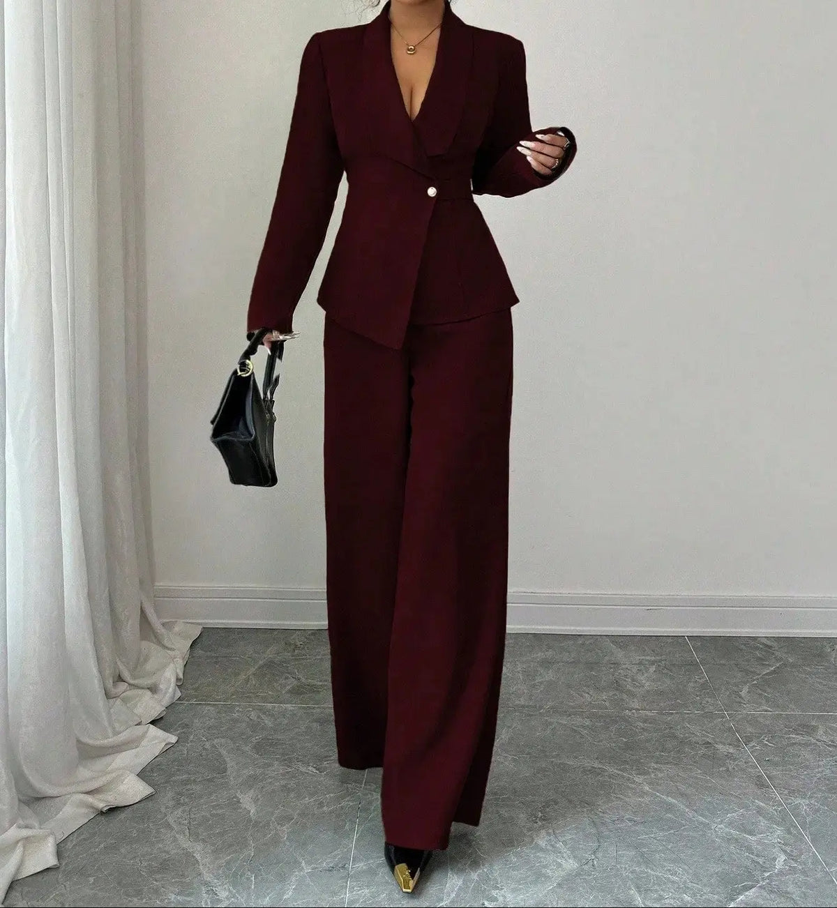 Ensemble tailleur femme bordeaux avec veste boutonnée et pantalon large SecretBombe
