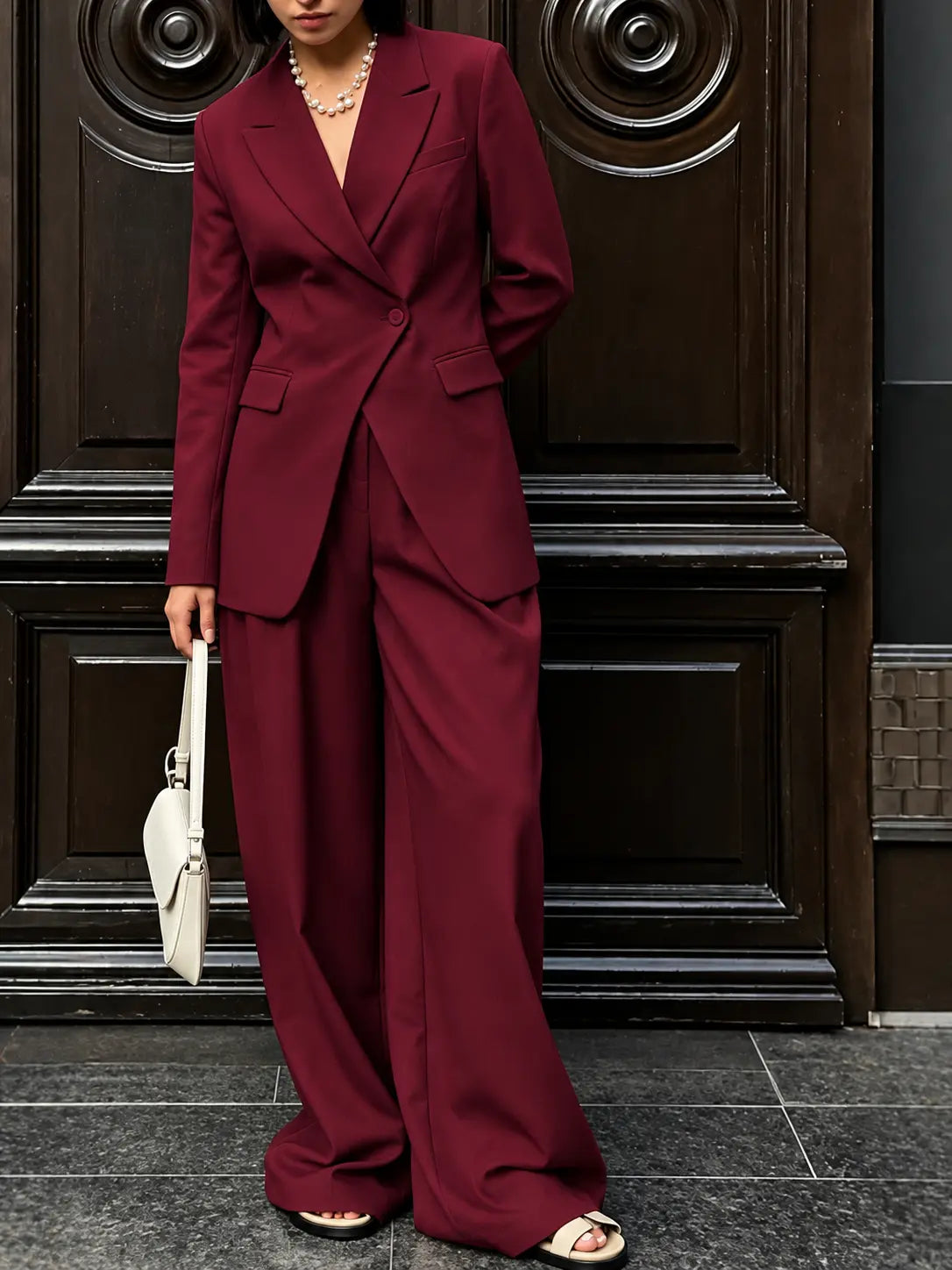 Ensemble tailleur femme bordeaux avec blazer croisé et pantalon large SecretBombe