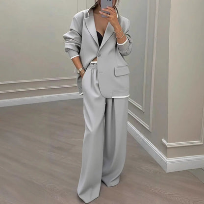 Ensemble femme gris clair avec blazer à poches et pantalon ample SecretBombe