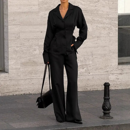 Ensemble femme noir avec veste à col revers et pantalon fluide SecretBombe