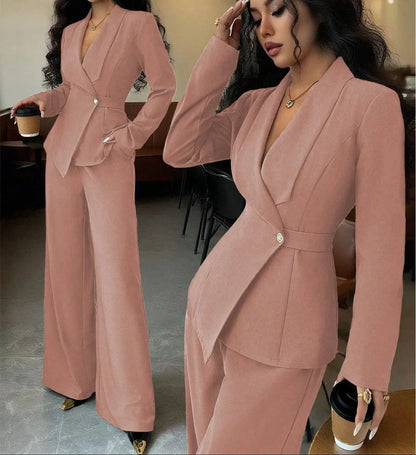 Vue de face de l'ensemble tailleur femme rose poudré SecretBombe