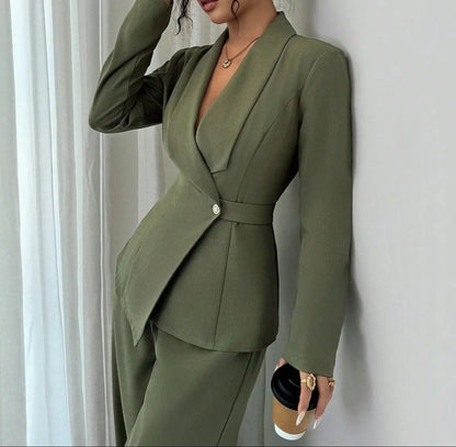 Ensemble femme vert kaki avec veste asymétrique et pantalon large SecretBombe
