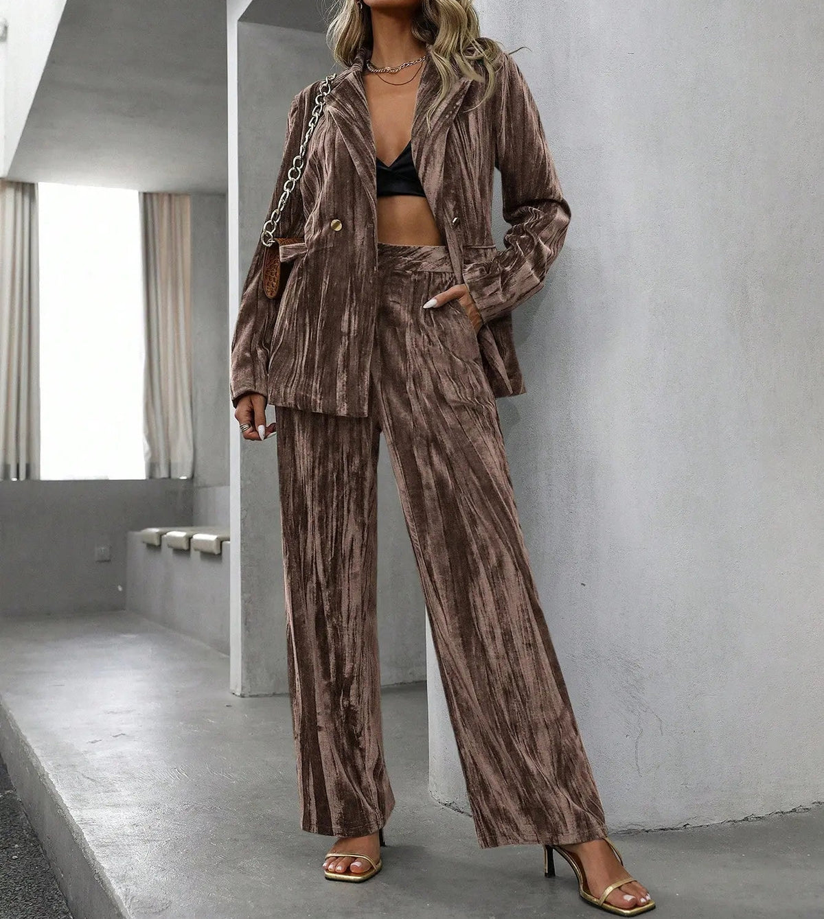 Ensemble tailleur femme marron en velours avec veste et pantalon ample SecretBombe
