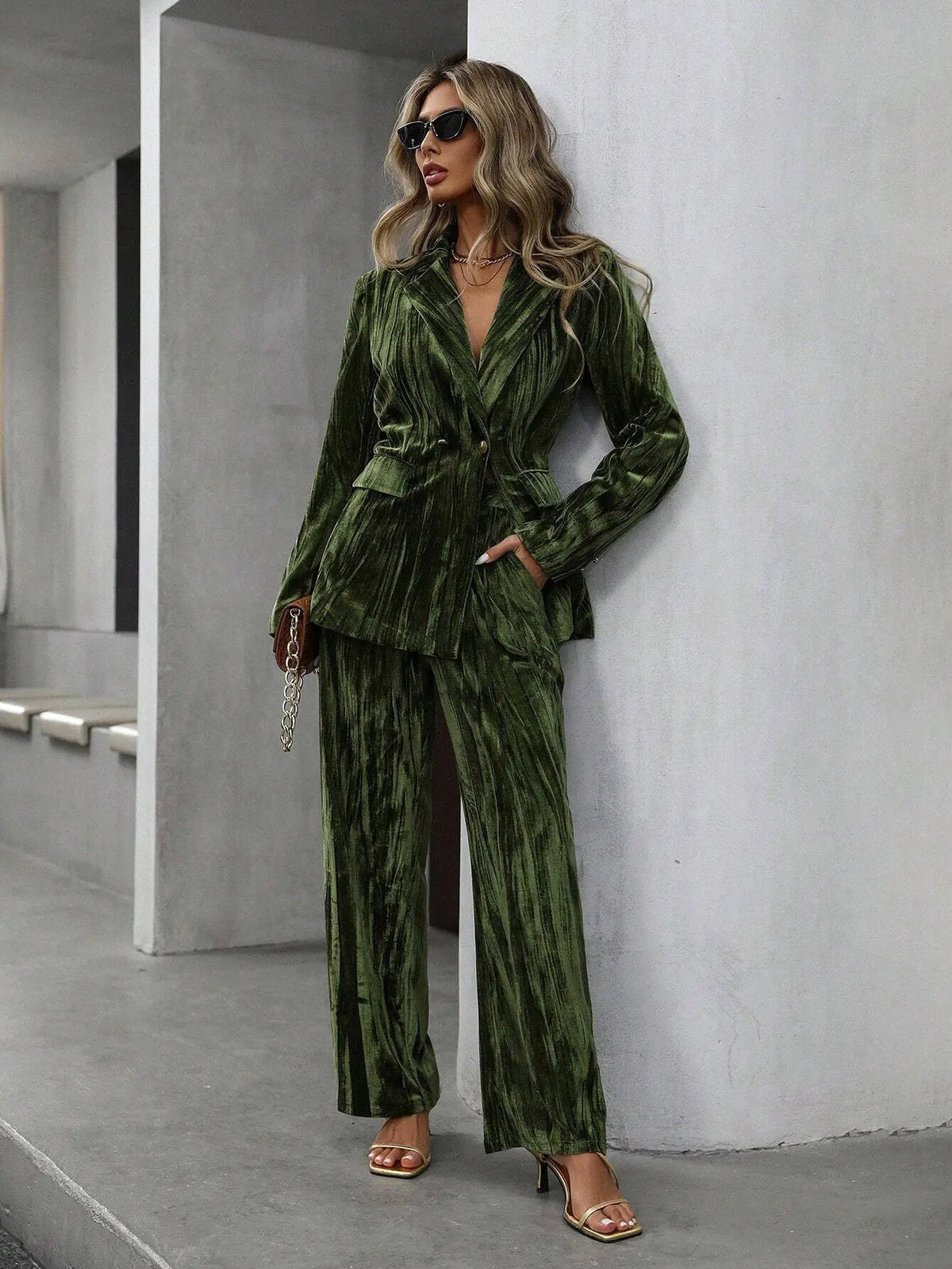 Ensemble tailleur femme vert foncé en velours avec veste à col revers SecretBombe