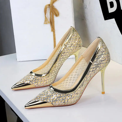 Vue de profil des escarpins femme dorés à sequins et talon aiguille SecretBombe