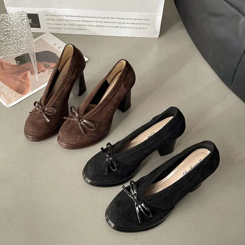 Escarpins femme marron à talon bloc pour un look chic avec un jean SecretBombe