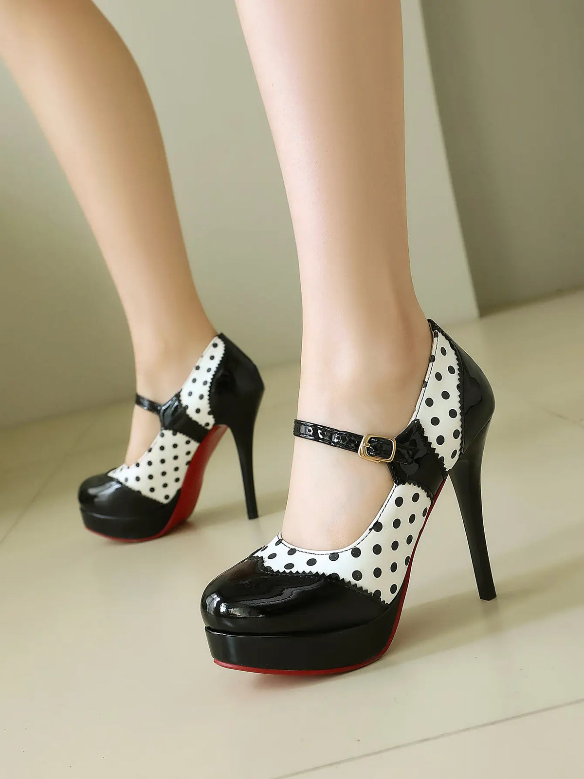 Escarpins femme à pois noirs et blancs avec talon de 11 cm et plateforme de 2,8 cm SecretBombe