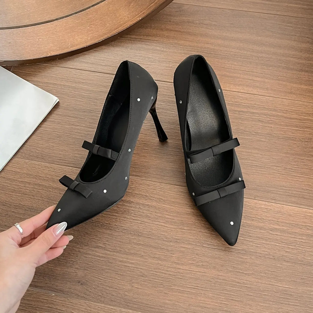 Escarpins noirs femme à talon fin avec petits détails brillants SecretBomb