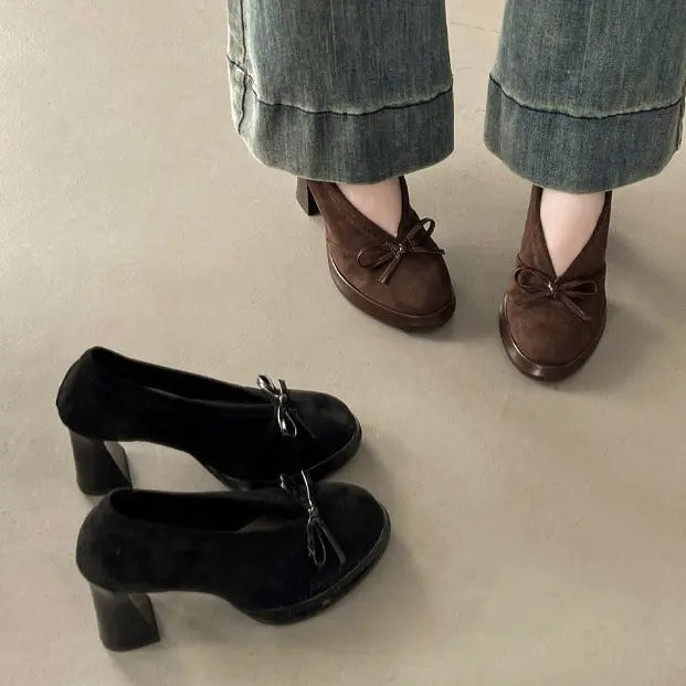Escarpins femme marron et noir à bout rond, talon bloc et petit nœud SecretBombe