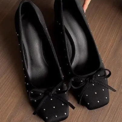 Escarpins femme noirs à talon carré avec petits détails brillants et nœud décoratif SecretBombe
