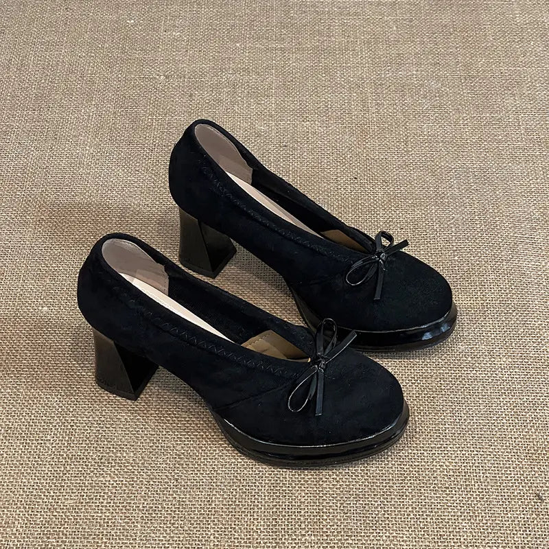 Escarpins femme noirs avec petit nœud décoratif sur le devant SecretBombe