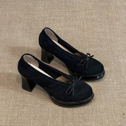 Escarpins femme noirs avec petit nœud décoratif sur le devant SecretBombe