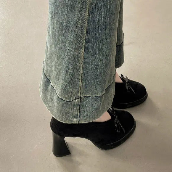 Escarpins femme noirs effet daim avec talon bloc et nœud SecretBombe