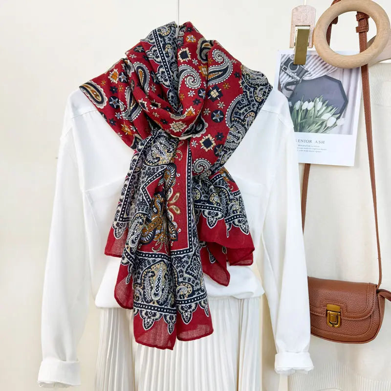 Foulard fleuri rouge élégant – foulard tendance pour toutes occasions