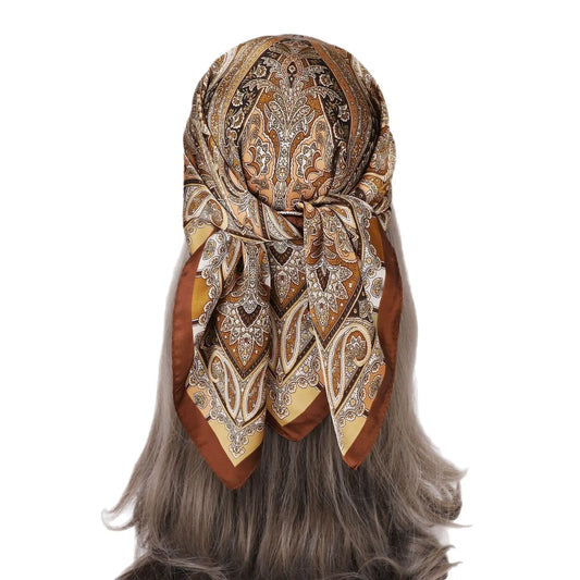 Foulard carré en satin 70x70 cm – léger et doux pour un style estival