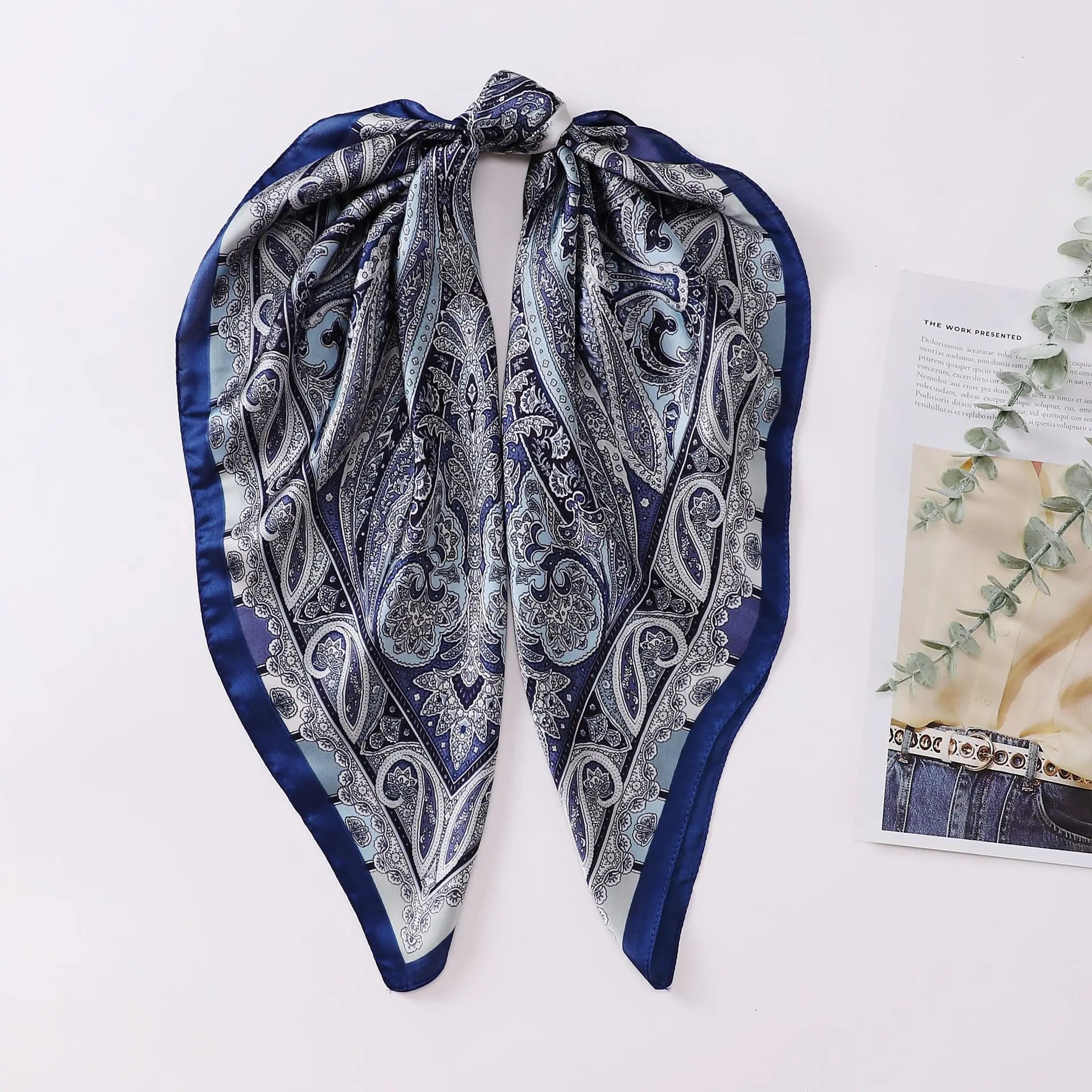 Foulard carré en satin 70x70 cm – léger et doux pour un style estival
