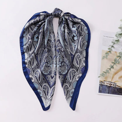 Foulard carré en satin 70x70 cm – léger et doux pour un style estival
