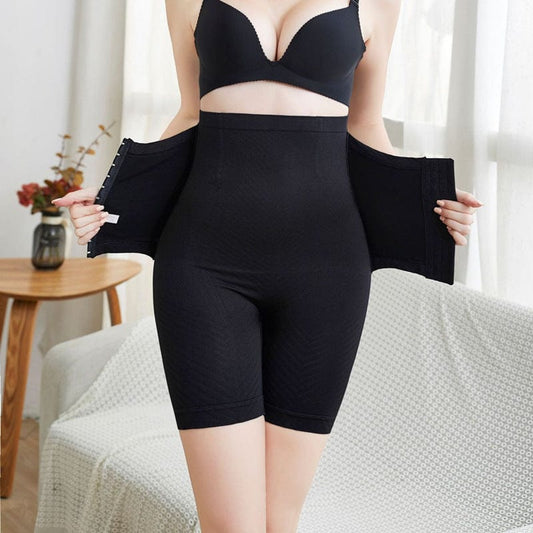 Gaine exclusive conçue pour affiner la silhouette avec élégance, tout en assurant un maintien optimal et un confort absolu au quotidien