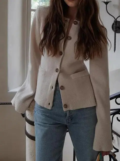 Cardigan femme avec poches discrètes style chic et épuré – secretbombe