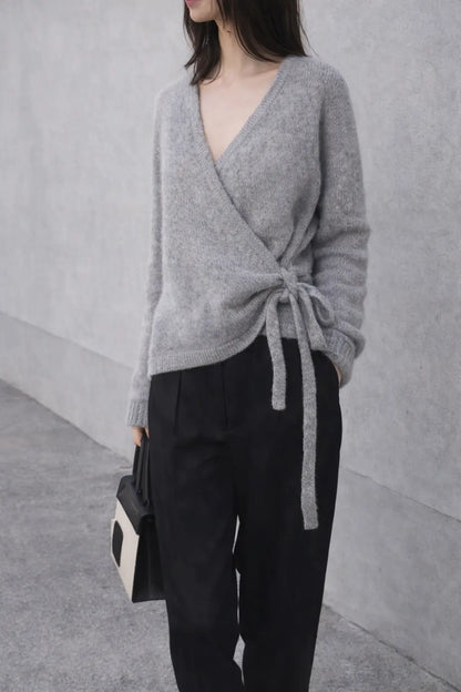 Gilet femme col V croisé gris élégant pour la mi-saison – secretbombe