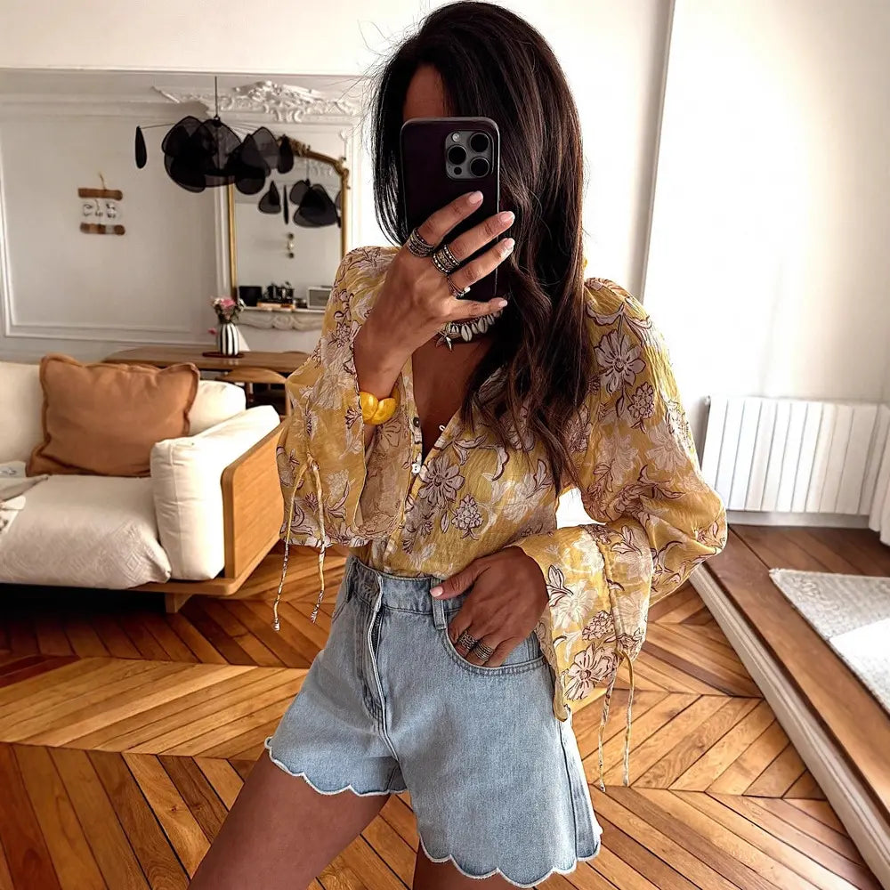 Blouse florale jaune à manches longues évasées pour femme SecretBombe.