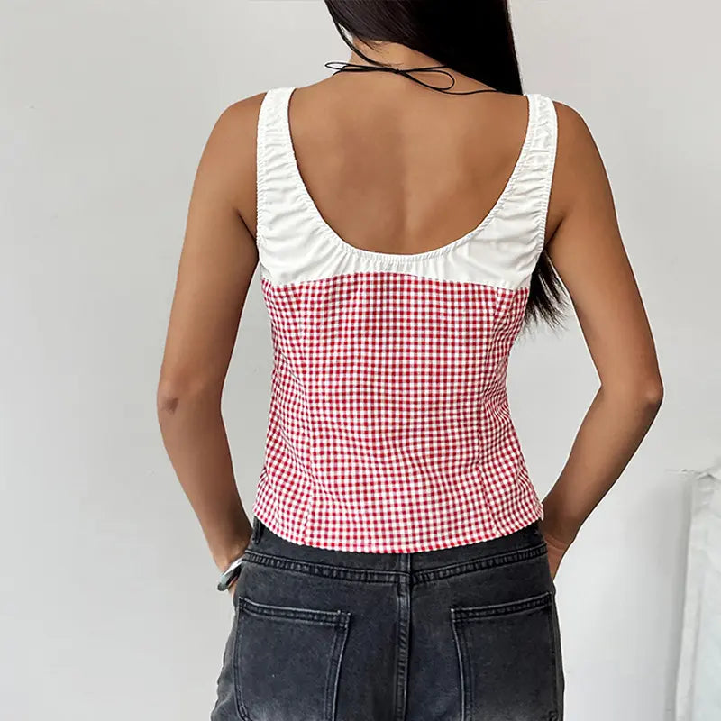 Haut femme coupe ajustée, motif vichy rouge, look vintage estival