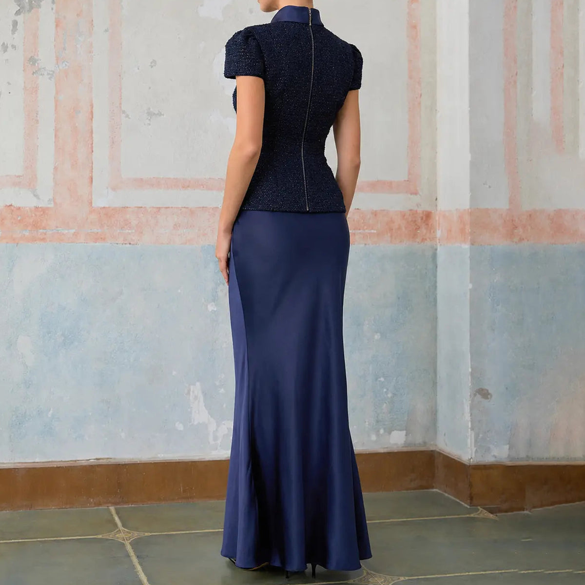 Vue arrière de l'ensemble femme bleu marine avec jupe longue évasée SecretBombe