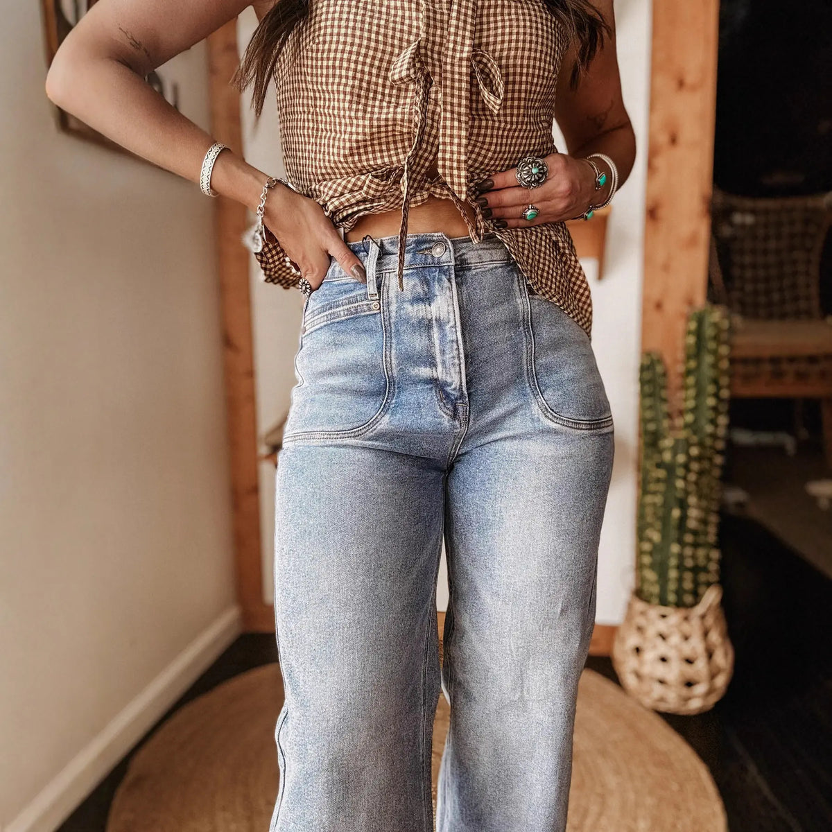 Jean femme bleu clair à coupe large avec revers SecretBombe
