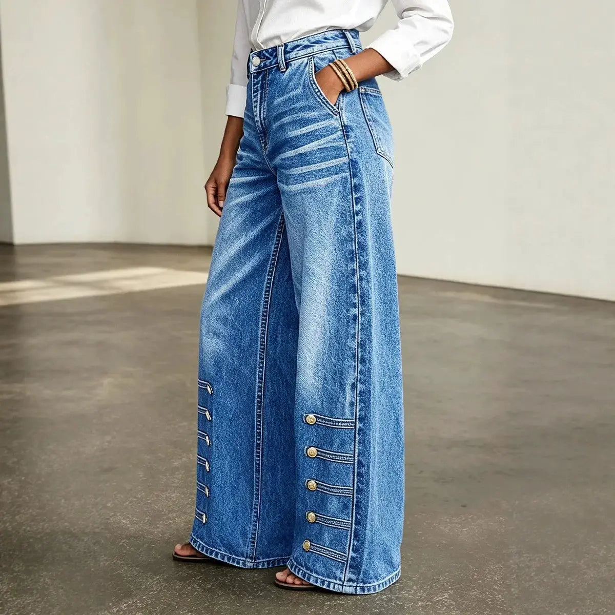Jean large femme bleu avec détails boutons aux chevilles SecretBombe